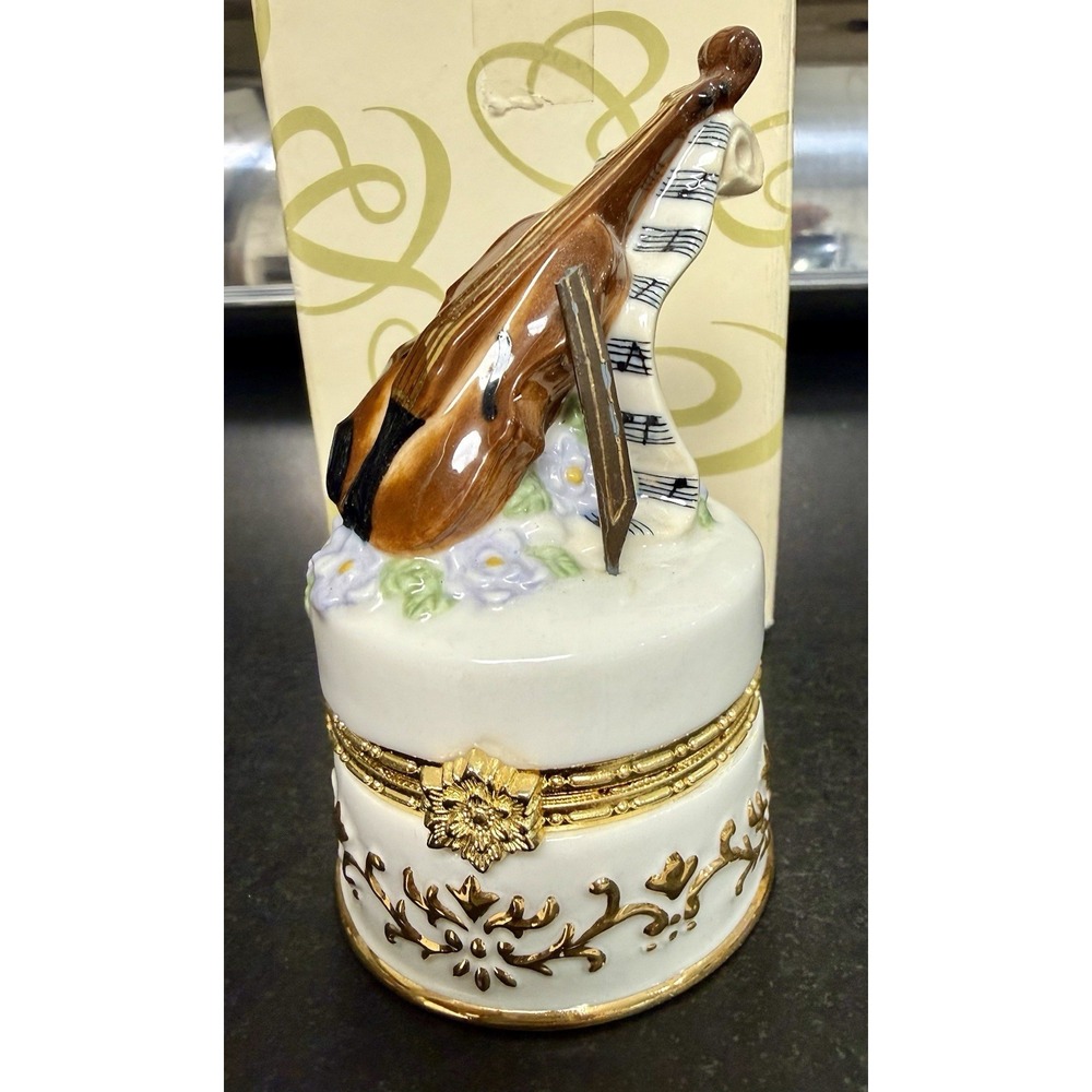 The San Francisco Trinket Music Box With Violin Plays Pachelbel's Canon In D